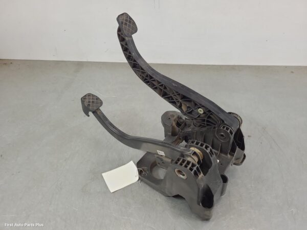 2020 VOLKSWAGEN CRAFTER Pedal Assembly