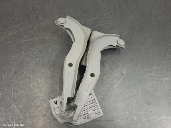 2017 MITSUBISHI TRITON Bonnet Hinge/Strut