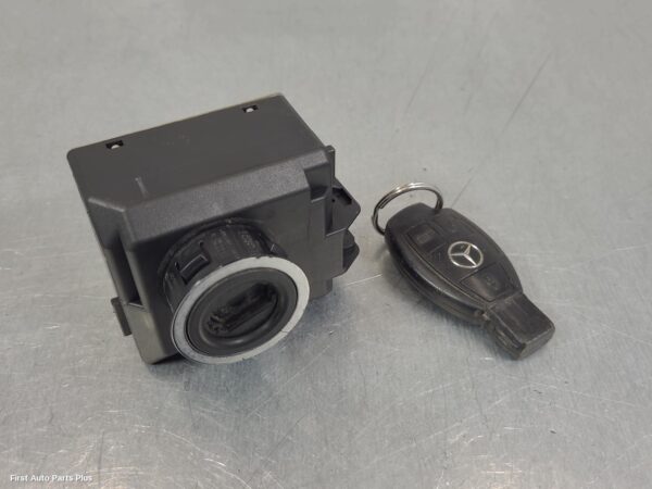 2017 MERCEDES VITO Ignition W/ Key