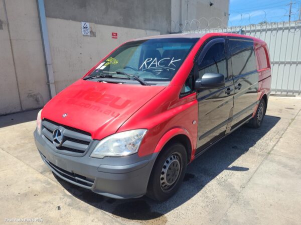 2013 MERCEDES VITO Bonnet Lock/Support