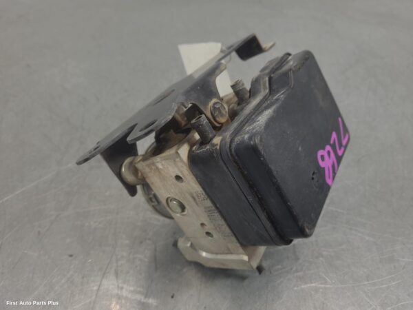 2012 TOYOTA HILUX Abs Pump/Modulator