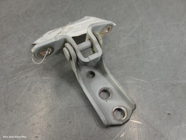 2017 MITSUBISHI TRITON Door Hinge/Runner