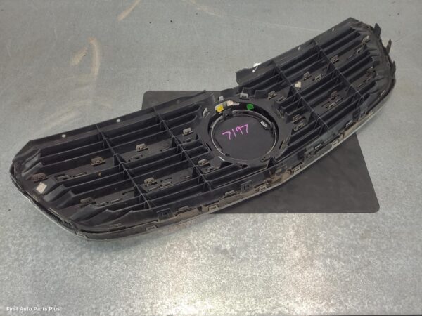 2016 MERCEDES VITO Grille
