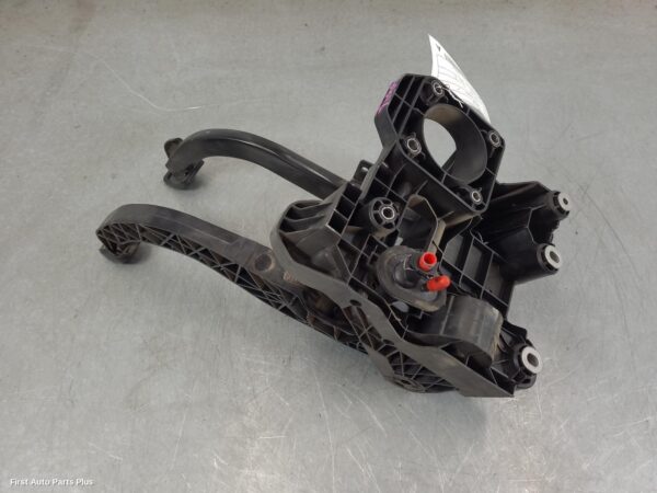 2020 VOLKSWAGEN CRAFTER Pedal Assembly