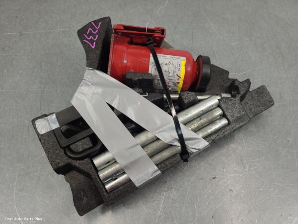 2019 VOLKSWAGEN CRAFTER Jack/Tool Kit