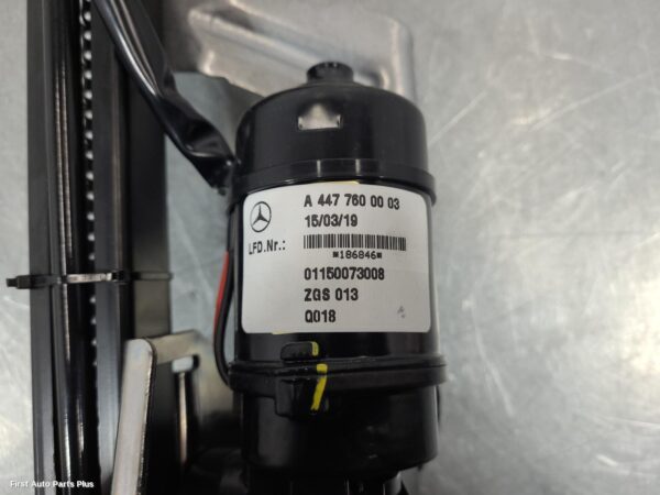 2020 MERCEDES VITO Hatch Strut