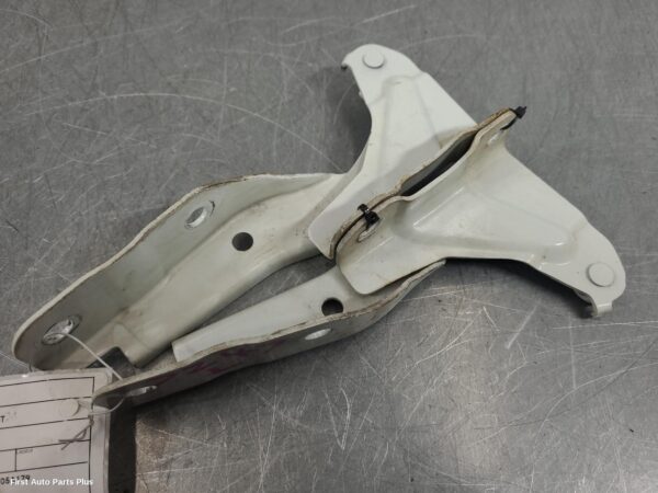 2017 MITSUBISHI TRITON Bonnet Hinge/Strut