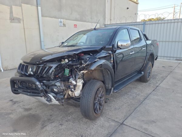 2017 MITSUBISHI TRITON Left Rear Door Window