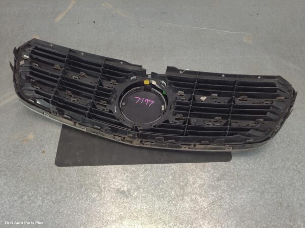 2016 MERCEDES VITO Grille