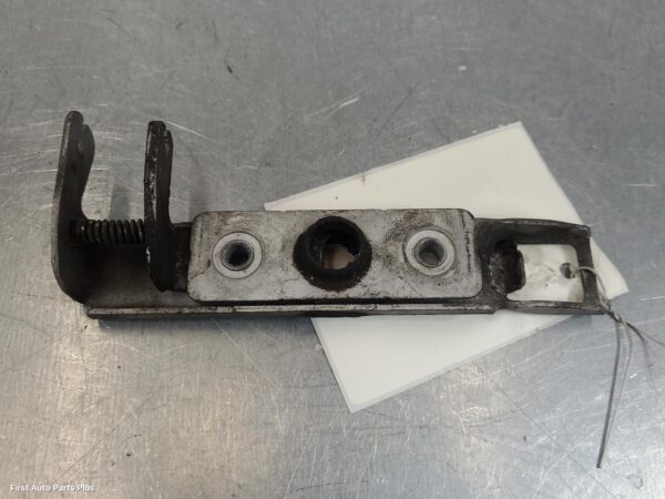 2013 MERCEDES VITO Bonnet Lock/Support