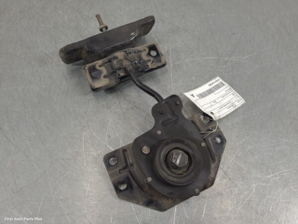 2022 LDV DELIVER 9 Spare Wheel Winch