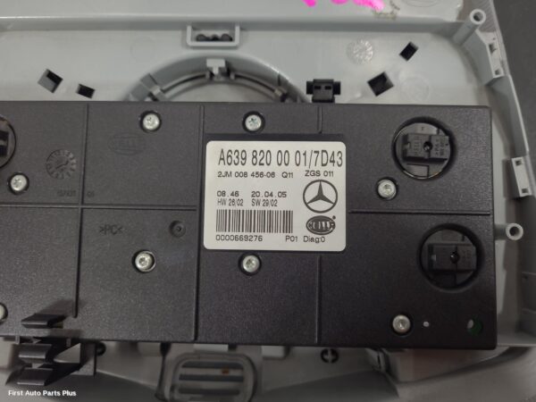 2006 MERCEDES VIANO Courtesy Light