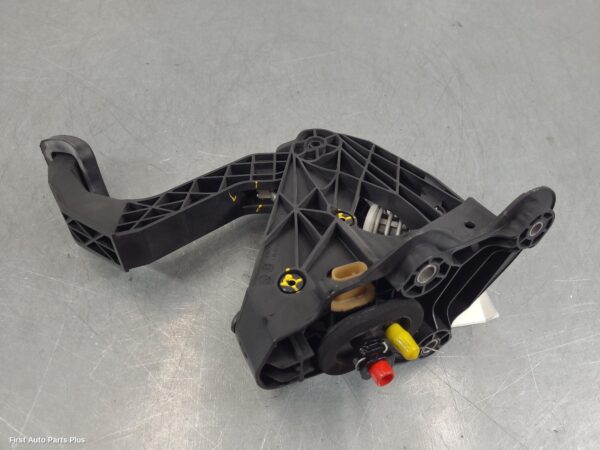 2022 MERCEDES SPRINTER Pedal Assembly