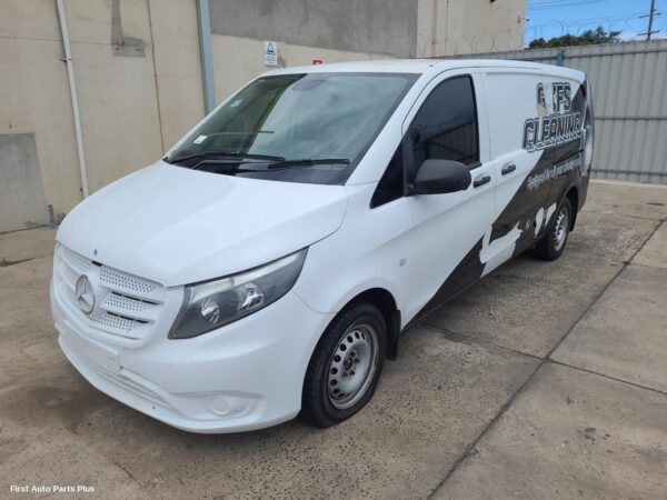 2017 MERCEDES VITO Left Front Hub Assembly