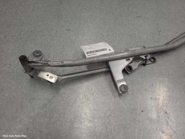 2012 MERCEDES VITO Wiper Linkage