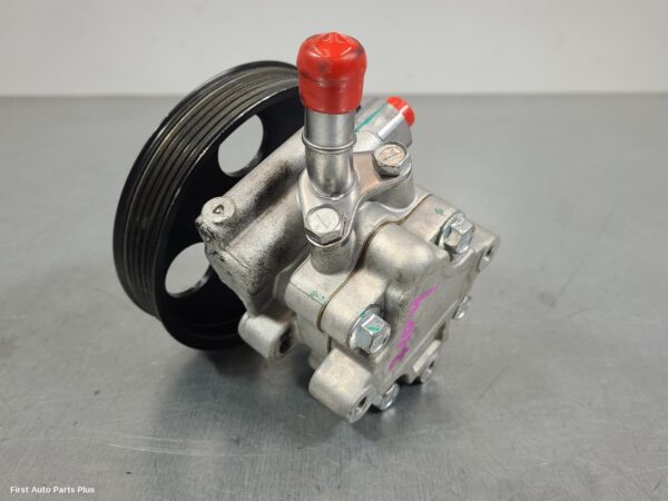 2011 TOYOTA HILUX Steering Pump