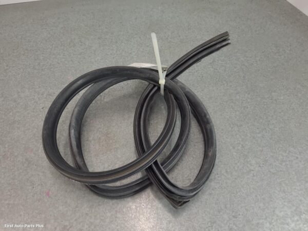 2010 MITSUBISHI TRITON Door/Tailgate Seal