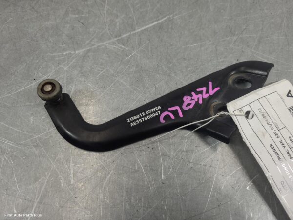 2006 MERCEDES VITO Door Hinge/Runner