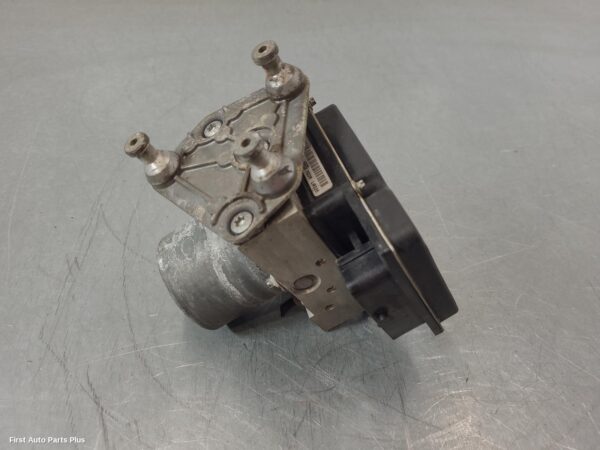 2012 MERCEDES VITO Abs Pump/Modulator