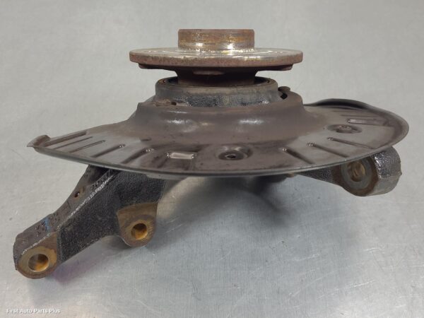 2014 MERCEDES VITO Left Front Hub Assembly