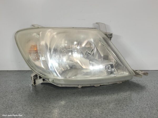 2010 TOYOTA HILUX Right Headlamp