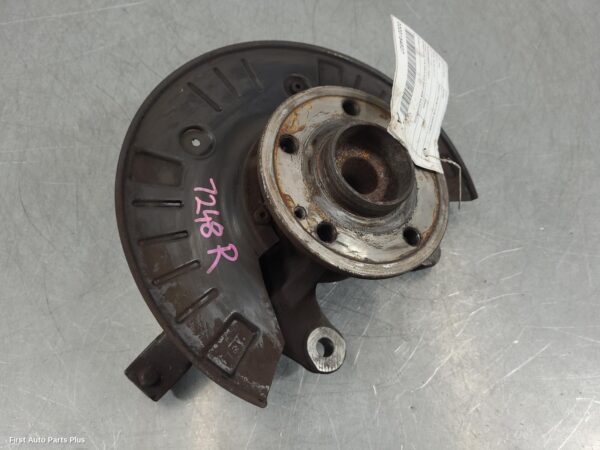 2006 MERCEDES VITO Right Front Hub Assembly
