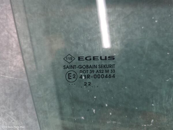 2021 RENAULT TRAFIC Right Front 1/4 Door Glass