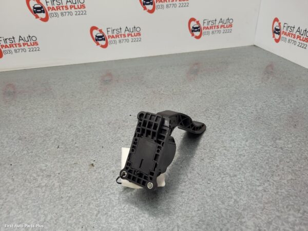 2012 MERCEDES VIANO Pedal Assembly