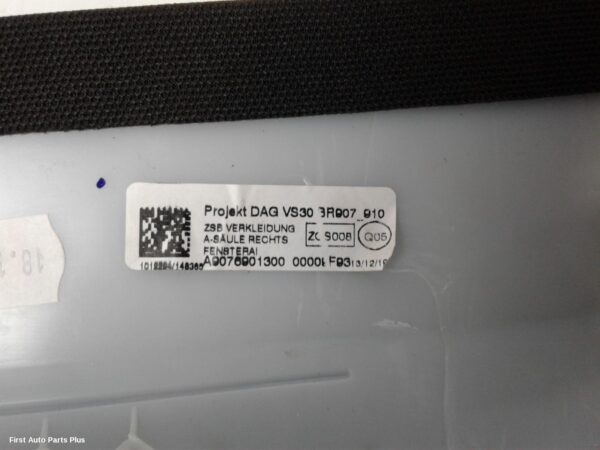 2020 MERCEDES SPRINTER Right Front Door Hinge Pillar
