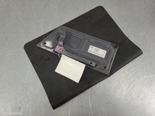 2021 VOLKSWAGEN TRANSPORTER Fuel Door / Filler