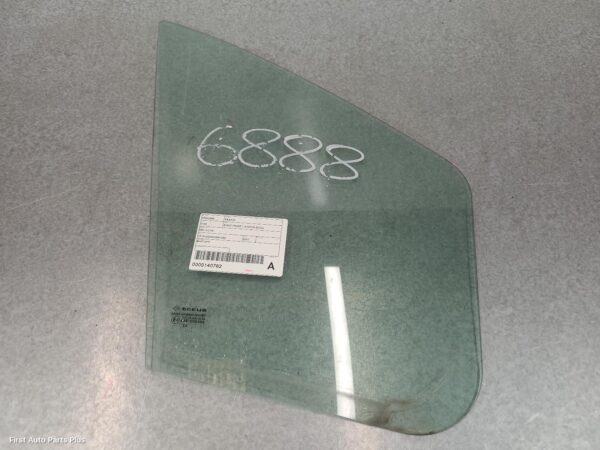 2021 RENAULT TRAFIC Right Front 1/4 Door Glass