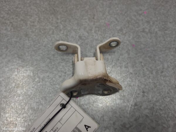 2013 TOYOTA HILUX Door Hinge/Runner