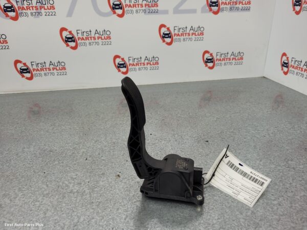 2012 MERCEDES VIANO Pedal Assembly