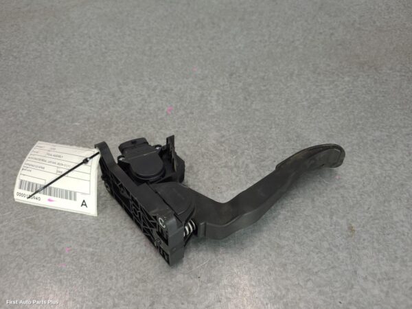 2005 MERCEDES VITO Pedal Assembly