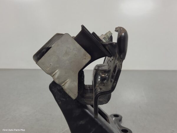2023 NISSAN NAVARA Mount