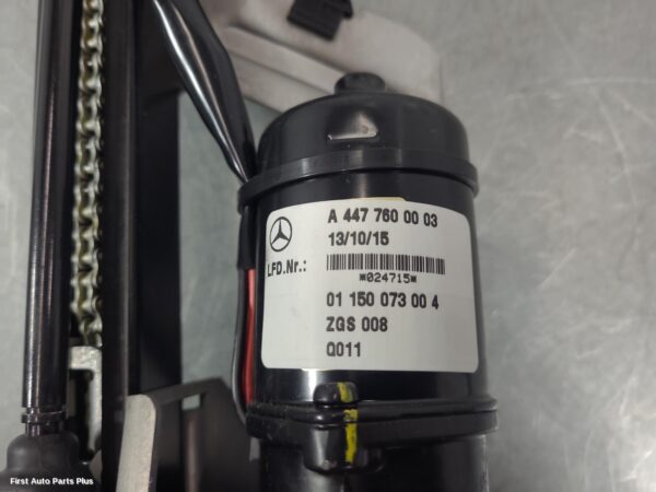2016 MERCEDES VITO Hatch Strut