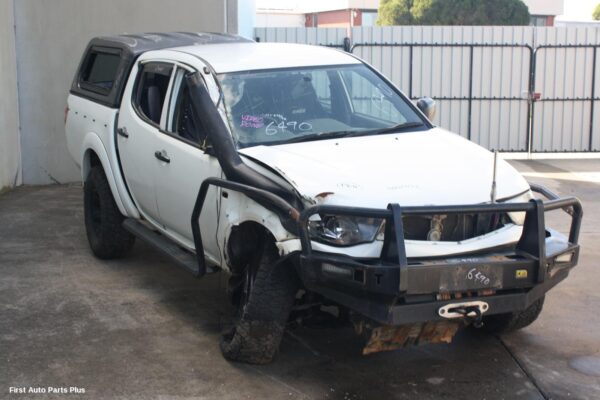 2014 MITSUBISHI TRITON Left Front Window Reg/Motor