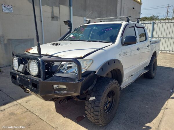 2011 TOYOTA HILUX 2nd Seat (Rear Seat)
