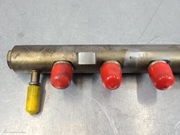 2015 RENAULT TRAFIC Injection Rail