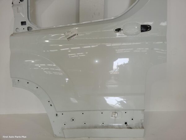 2024 LDV DELIVER 9 Left Front Door