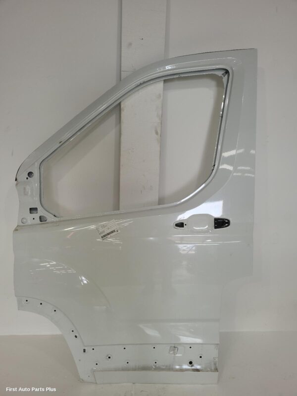 2024 LDV DELIVER 9 Left Front Door
