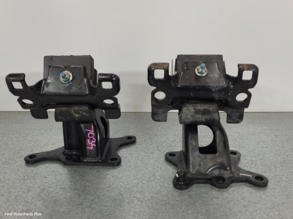 2023 NISSAN NAVARA Mount