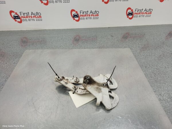 2010 MERCEDES VITO Bonnet Hinge/Strut