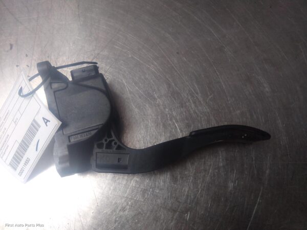 2012 MERCEDES VITO Pedal Assembly