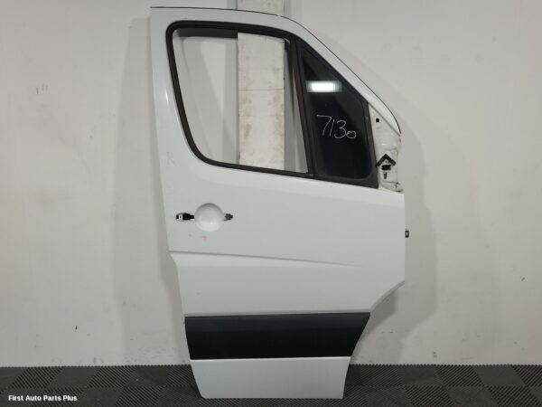 2016 MERCEDES SPRINTER Right Front Door
