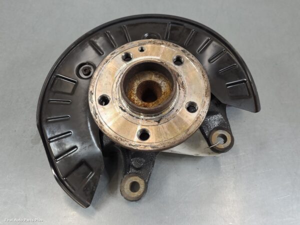 2014 MERCEDES VITO Left Front Hub Assembly