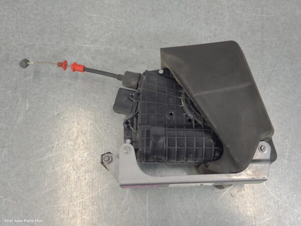 2016 MERCEDES VITO Door/Boot/Gate Lock