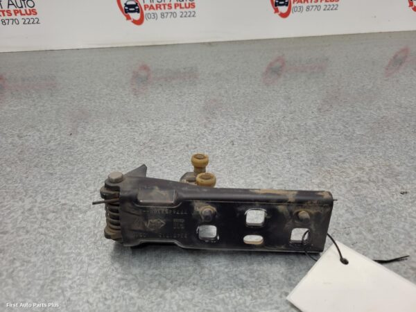 2016 RENAULT TRAFIC Door Hinge/Runner