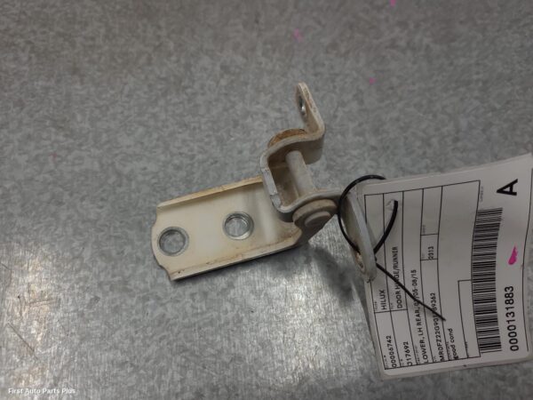2013 TOYOTA HILUX Door Hinge/Runner