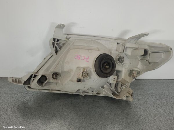 2010 TOYOTA HILUX Right Headlamp